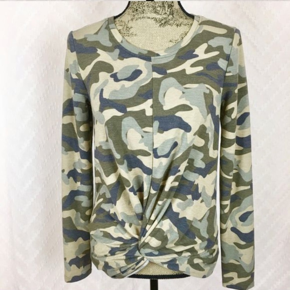 Cable & Gauge Twist Front Camo Top Medium